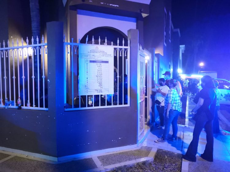 Cierra la noche, sin decisión