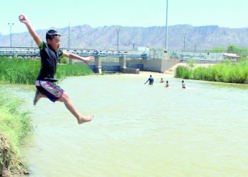 Pide Protección Civil no meterse al río Bravo