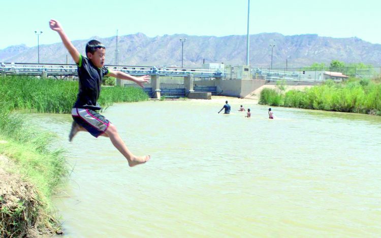 Pide Protección Civil no meterse al río Bravo