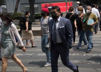 Preparan regreso de burócratas a las oficinas ante retraso en trámites