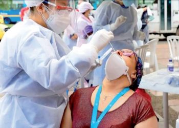 En Nuevo Laredo, vacunados y contagiados