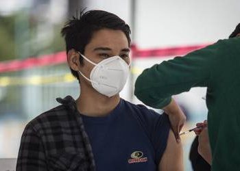 Inicia vacunación para la población de 18 a 21 años