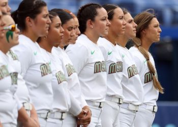 Jugadoras de la selección mexicana femenil tiran su uniforme a la basura tras ser derrotadas