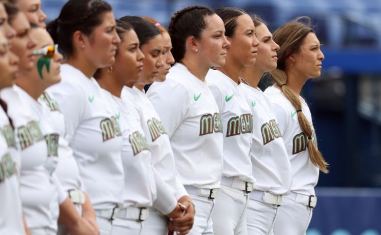 Jugadoras de la selección mexicana femenil tiran su uniforme a la basura tras ser derrotadas