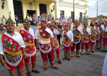 Voladores exigen a Arath de la Torre se disculpe por burlarse de sus tradiciones