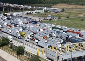 Se paraliza tráfico por el Puente III