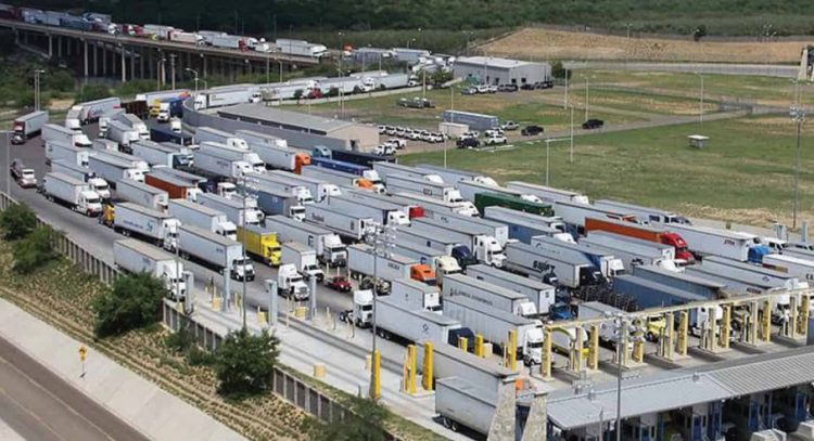 Se paraliza tráfico por el Puente III