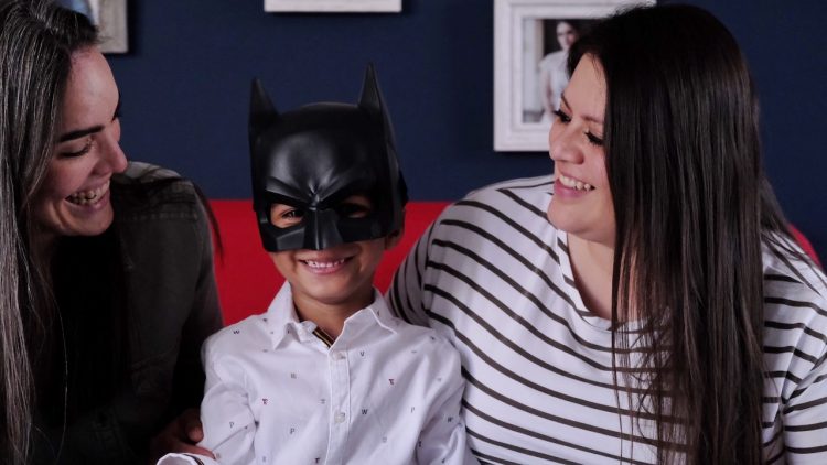 Pareja de mujeres consigue primera adopción homoparental en Jalisco