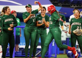 “Nos enorgullece vestir los colores de México”: Selección de softbol se disculpa por tirar uniformes