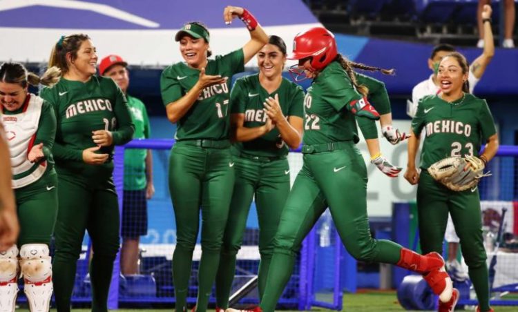 “Nos enorgullece vestir los colores de México”: Selección de softbol se disculpa por tirar uniformes