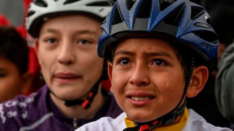 Julián Gómez: la trágica muerte del niño ciclista colombiano cuyo rostro lleno de emoción dio la vuelta al mundo