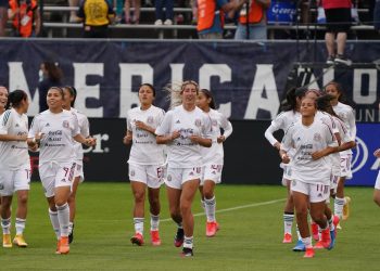 Machismo en la cancha: La selección de Méxio es sancionada por homofobia y pretende que el equipo femenil pague la infracción