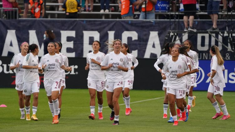 Machismo en la cancha: La selección de Méxio es sancionada por homofobia y pretende que el equipo femenil pague la infracción