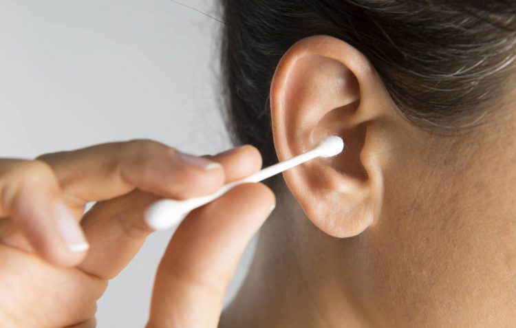 ¿Cómo eliminar el cerumen de los oídos sin dañarlos?