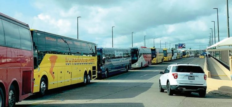 Pese a pandemia en México, miles regresan de vacaciones