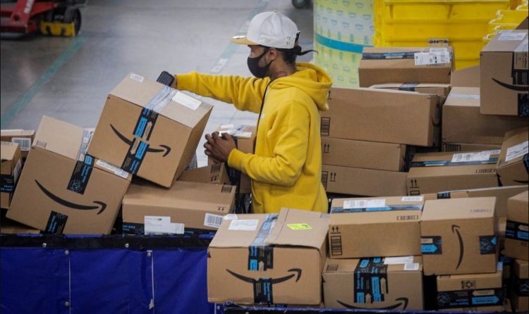 Mientras Jeff Bezos viaja al espacio, sus empleados sufren en el trabajo