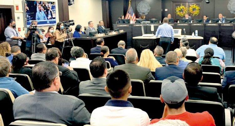 Censuran ciudadanos al cabildo y al regente por crisis del agua