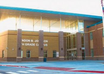 Ponen en cuarentena a prepas Alexander y LBJ