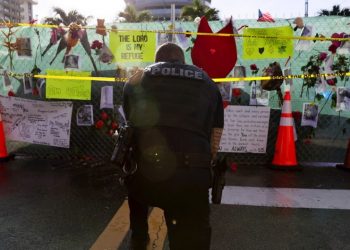 Suman 20 muertos por edificio colapsado en Miami; sacan otros dos cuerpos de los escombros
