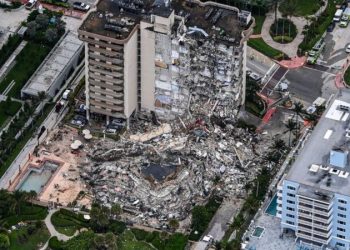Derrumbe en Miami: el video que muestra escombros y agua en el garaje del edificio minutos antes de colapsar