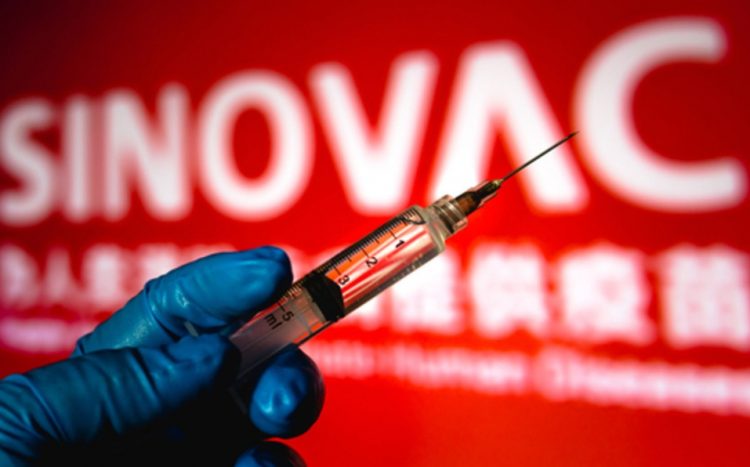 Muere científica que dirigía pruebas de vacuna Sinovac en Indonesia; falleció de covid-19