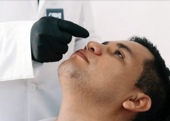 Crece interés en vacacionistas por hacerse la prueba COVID