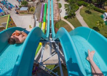 Se intoxican 60 personas por un derrame químico en Six Flags