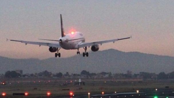 Precios en boletos de avión aumentan hasta 52% en junio
