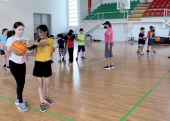 Abren registro al curso de verano de básquetbol