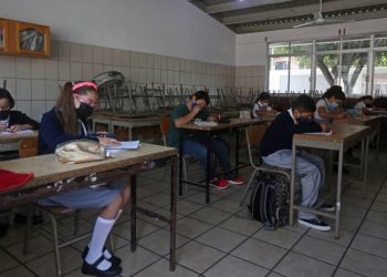 AMLO niega afectación grave en niños por variantes de COVID-19