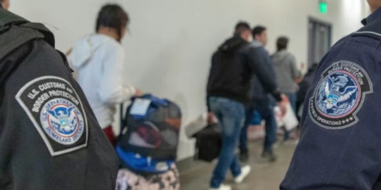 Piden a Tribunal Federal frenar envío de migrantes