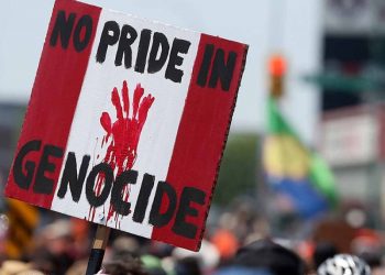 Furia en Canadá: Manifestantes derriban estatuas de reinas Victoria e Isabel | VIDEO