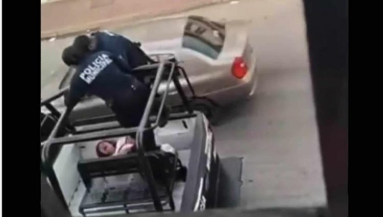 Brutalidad policiaca: graban a policías de Tabasco golpeando a mujer | VIDEO