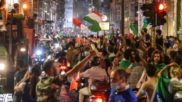 OMS advierte aumento de contagios COVID-19 tras celebraciones por victoria de Italia en Eurocopa