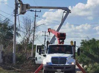 Construye municipio red eléctrica en la colonia Daniel Hernández