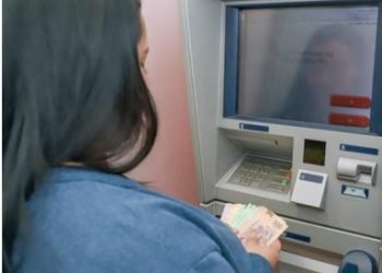 Depositan penúltimo pago de becas municipales