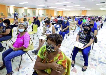 Este mes vacunan al grupo de 18-39