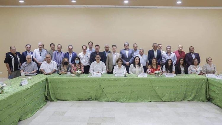 Carmen Lilia Canturosas reafirma compromisos ante agentes aduanales