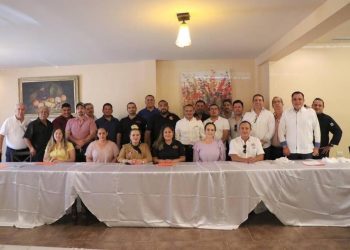 Afirma Carmen Lilia que ayudará a restauranteros a recuperarse de la crisis