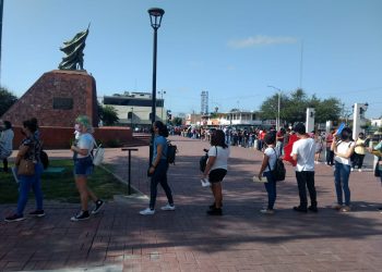 Saturan puntos de brigadas al iniciar vacunación contra Covid en 18-39 años