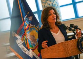 Nueva York despierta con su primera gobernadora de la historia