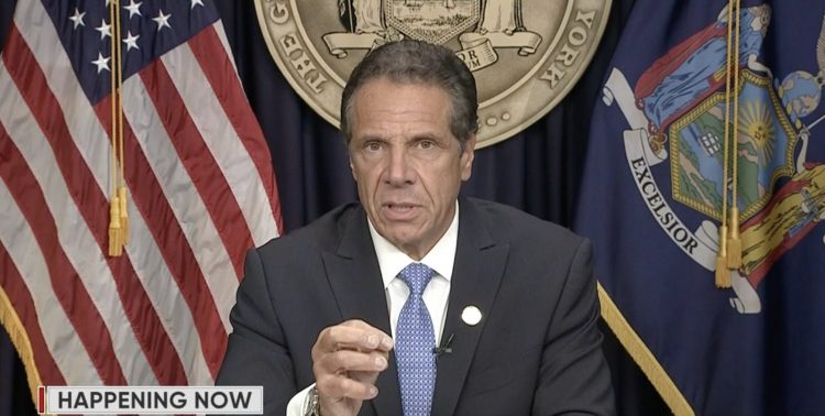Renuncia el gobernador de Nueva York, Andrew Cuomo, tras 11 denuncias de mujeres por acoso sexual
