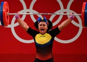 Acusan de machista a conductor por preguntar a medallista olímpica si sabía lavar platos