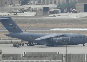 El Talibán acordó en secreto con EU el traslado de estadounidenses al aeropuerto de Kabul