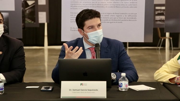 Gobierno de NL inicia vacunación transfronteriza en Laredo, Texas