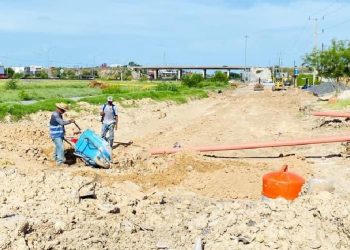 Cumple el alcalde a la colonia Daniel Hernández