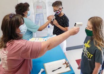 Dan positivo a Covid dos alumnos en UISD