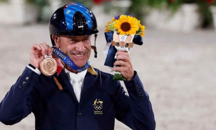 El jinete Andrew Hoy gana medalla de bronce en Tokio 2020 a sus 62 años