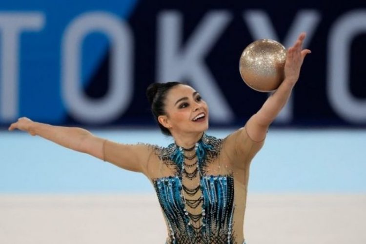 VIDEO | Gimnasta mexicana realiza rutina al ritmo de “El Triste” de José José