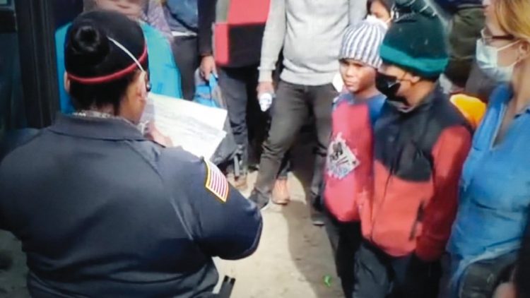 Laredo recurre, otra vez, a las cortes para detener llegada de inmigrantes